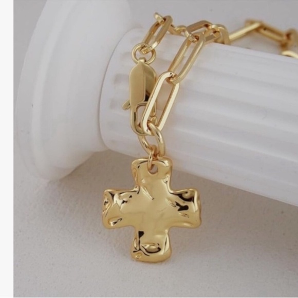 NEW 14k Gold Plated Gold Cross Pendant Necklace - Picture 3 of 5